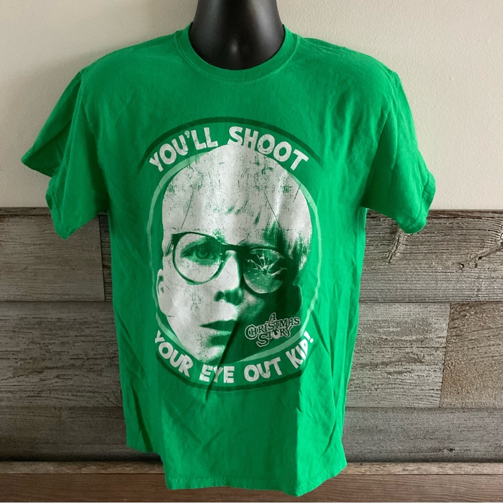 A Christmas Story “You’ll shoot your eye out kid!”Ralphie shirt size medium (K1)